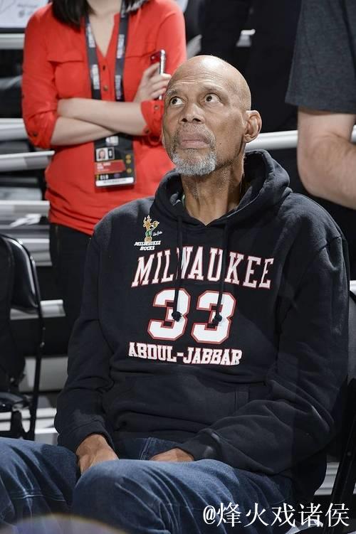 记者：贾巴尔是我之前唯一见过的41岁还打的很好的了
