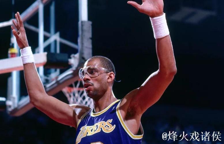 记者：贾巴尔是我之前唯一见过的41岁还打的很好的了