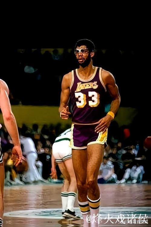 记者：贾巴尔是我之前唯一见过的41岁还打的很好的了